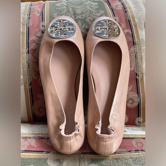 Tory Burch Claire Ballet Flat Women. Light sand/ silver/ gold. Size 8.5 Women - Picture 3 of 6